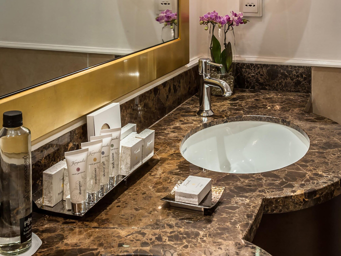 Bathroom 5, Villa Rosa Kempinski, Dagoretti North