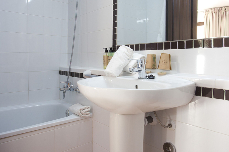 Bathroom 4, Club Cala Azul, Baleares