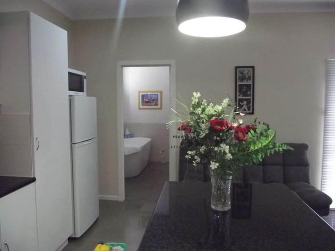 Others 5, Avenue House, Glenorchy