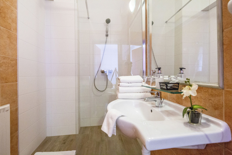 Bathroom 3, Fonte Hotel, Győr