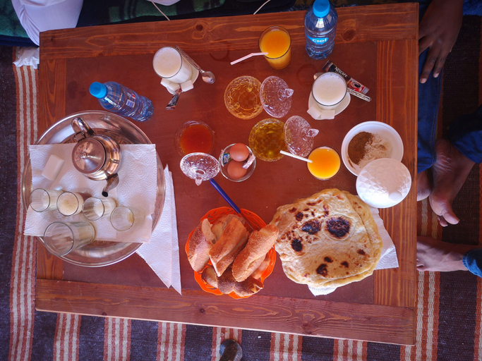 Food & Drinks, Equinox, Tan-Tan