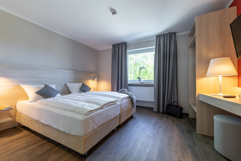 Bedroom 4, Serways Hotel Waldmohr, Kusel