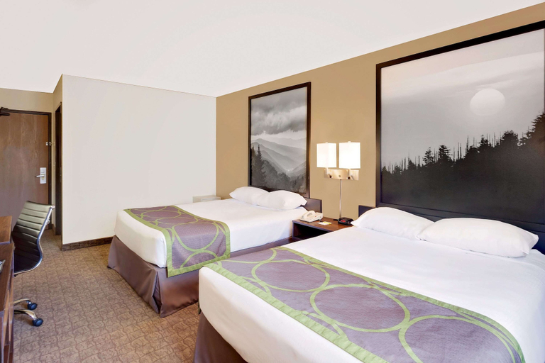 Bedroom 2, Super 8 by Wyndham Lebanon, Russell