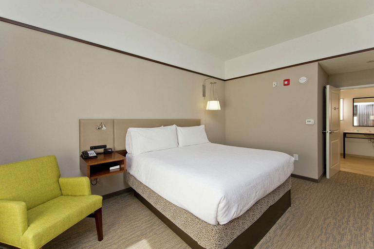 Bedroom 3, Hilton Garden Inn Martinsburg, Berkeley