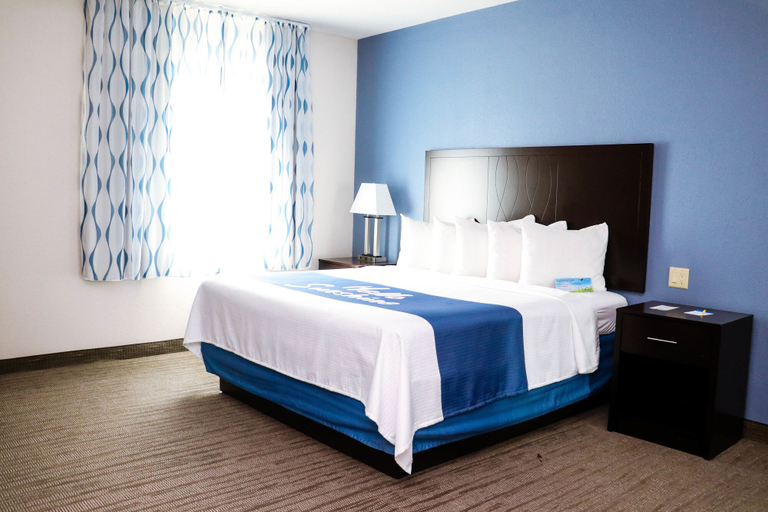 Bedroom 3, Econo Lodge, Brazos