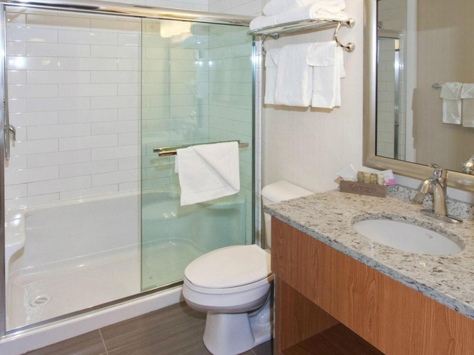 Bathroom 4, The Crimson Jasper, Division No. 15