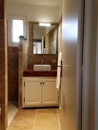 Bathroom 5, Mas des Rièges & Spa, Bouches-du-Rhône