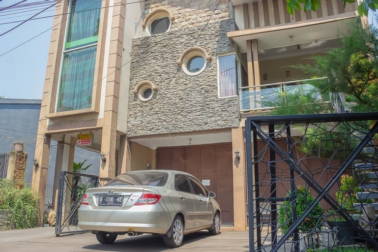 Exterior & Views 2, RedDoorz Syariah near Pasar Modern Cikopo, Karawang