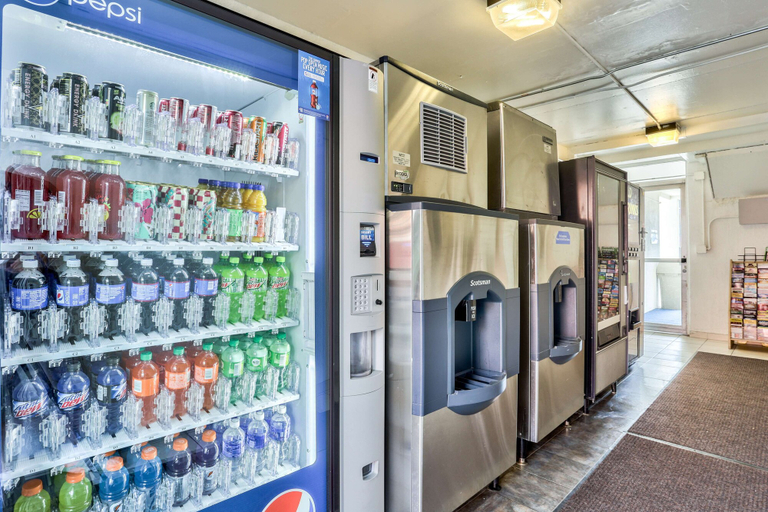 Food & Drinks, Motel 6 Flagstaff East - Lucky Lane, Coconino