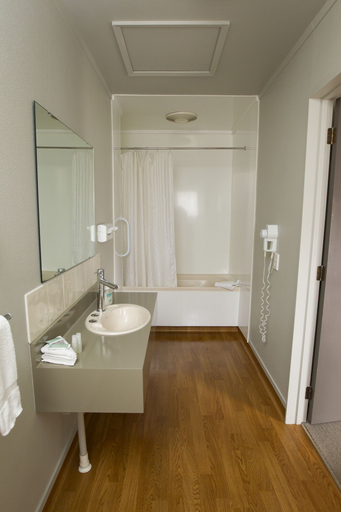 Bathroom 3, Aspen Manor Motel, Hamilton