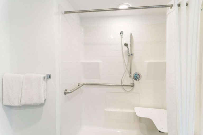 Bathroom 4, Super 8 by Wyndham Riviera Beach West Palm Beach, Palm Beach