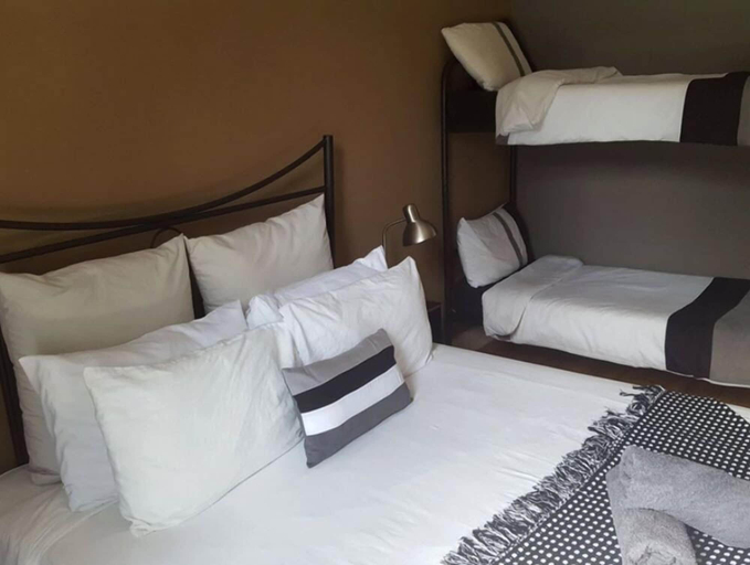 Bedroom 3, Stumble Inn Backpackers Lodge, Cape Winelands