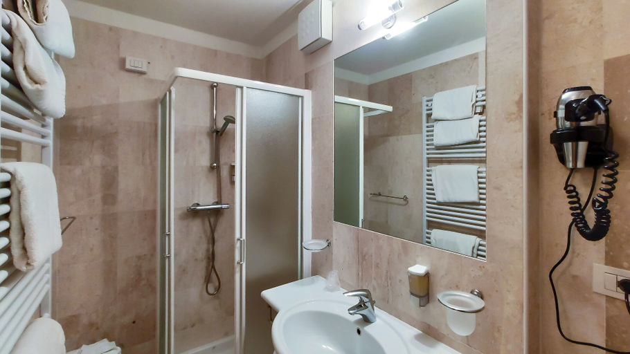 Bathroom 4, Principe Marmolada, Belluno