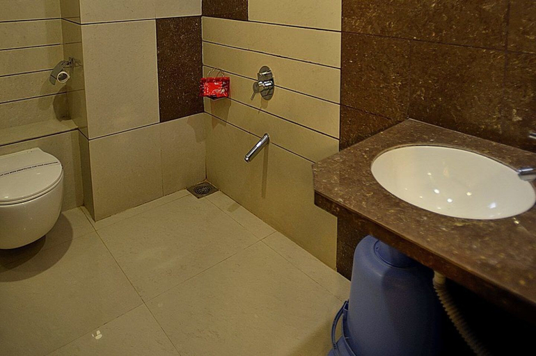 Bathroom 4, Hotel Marigold, Vadodara