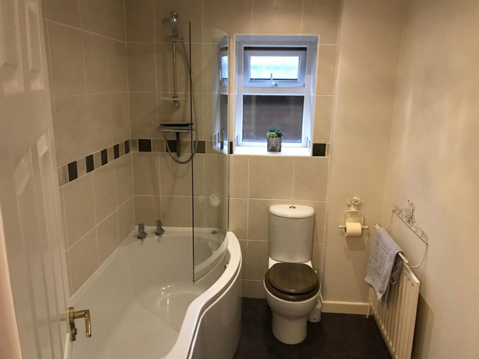 Bathroom 3, Sage House, Northamptonshire
