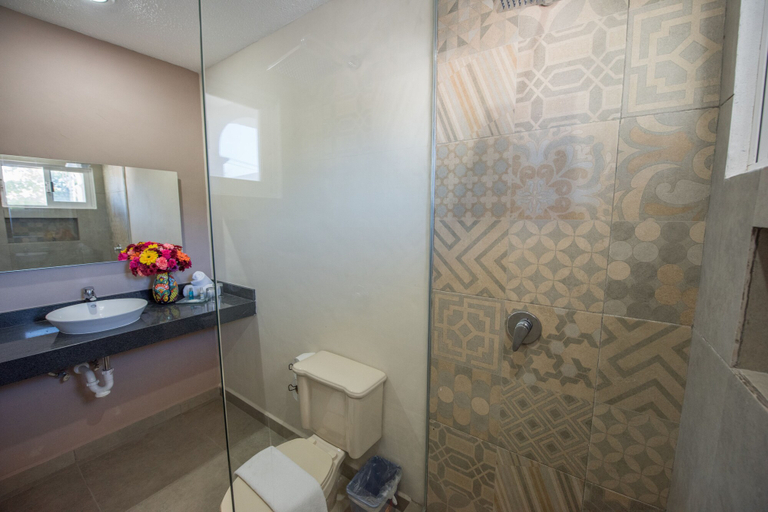Bathroom 5, Hacienda Morelos Beach Front Hotel, Benito Juárez