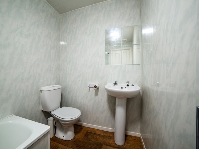 Bathroom 4, The Douglas Hotel, Hartlepool