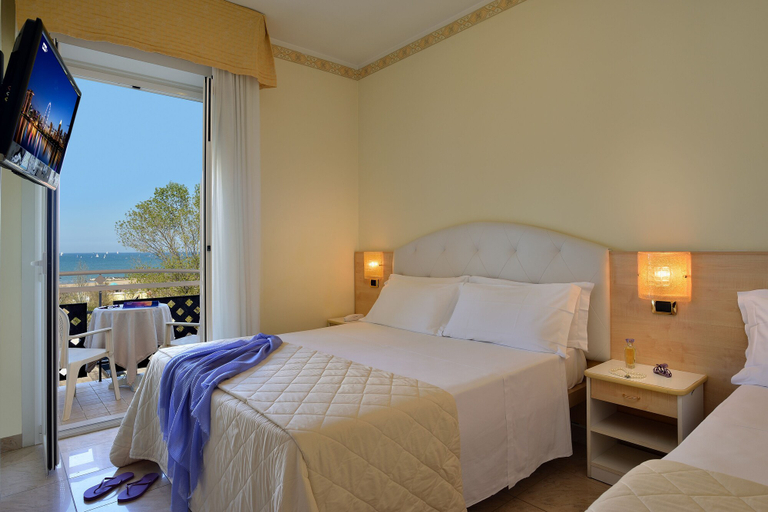 Bedroom 3, Hotel Gaston, Rimini