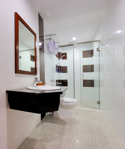 Bathroom 3, You And Me Hotel, Bình Chánh