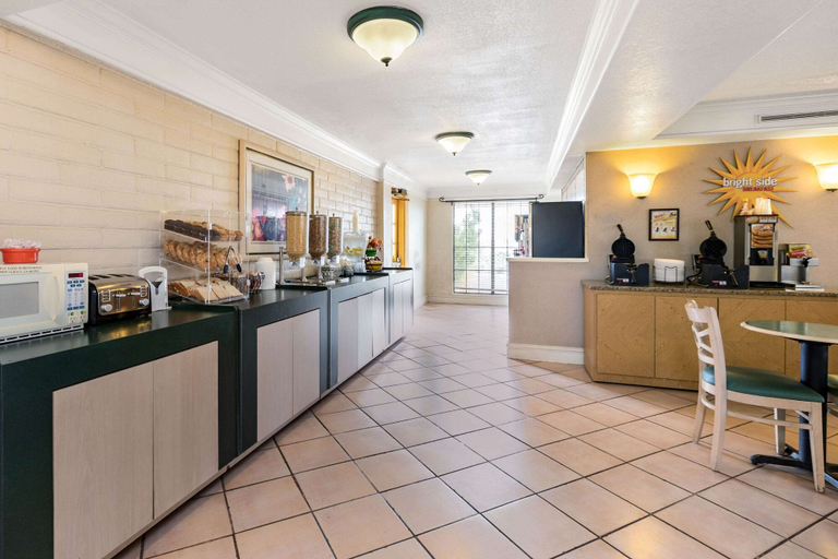 Food & Drinks 5, La Quinta Inn by Wyndham El Paso West, El Paso