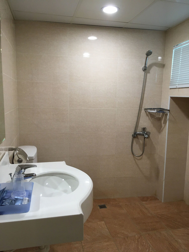 Bathroom 4, Family hotel- Linsen, Tainan