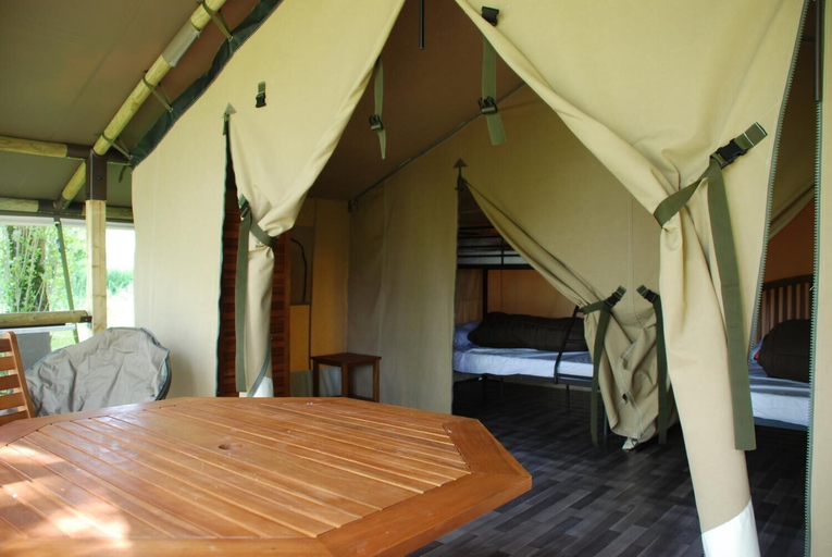 Bedroom 2, Camping les Tournesols, Sarthe