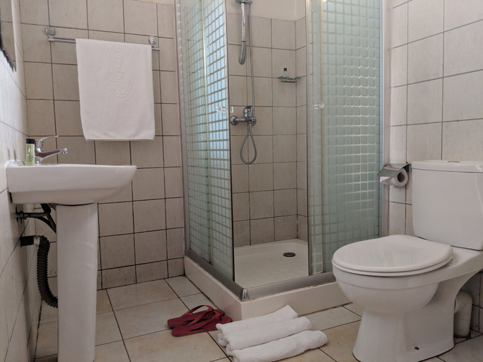 Bathroom 5, Prestige Hotel Suites Kampala, Kampala