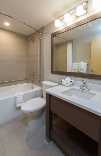 Bathroom 4, Embassy Inn, Capital