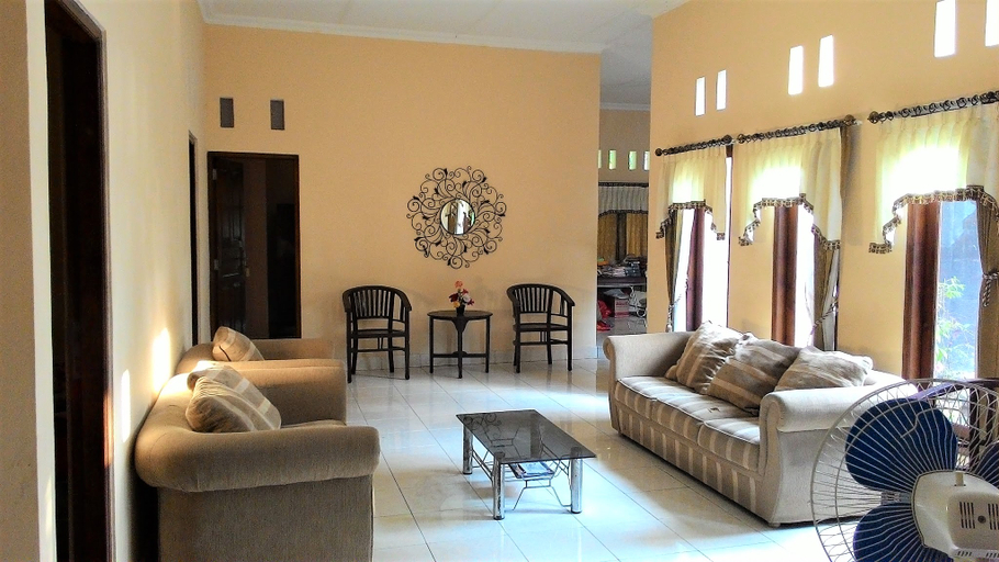 Bedroom 3, Shallom Homestay by Desa Wisata Blimbingsari, Jembrana