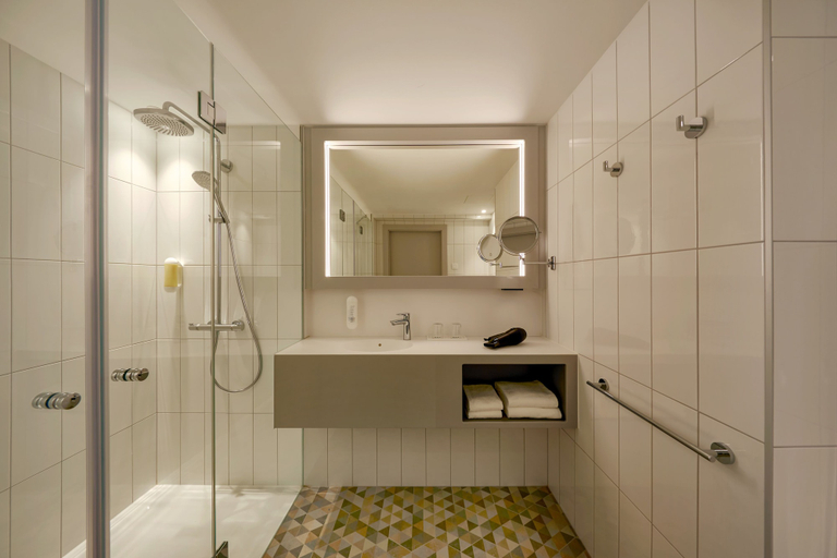 Bathroom 4, H+ Hotel Wien, Wien