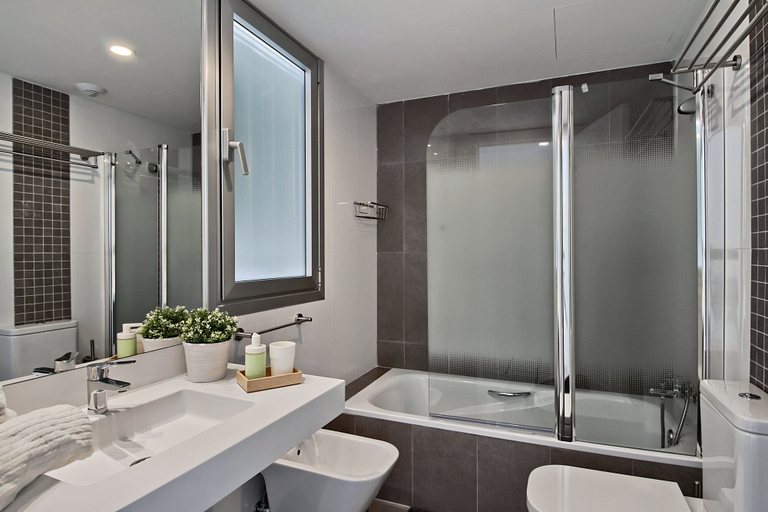 Bathroom 3, Carihuela Suites, Málaga