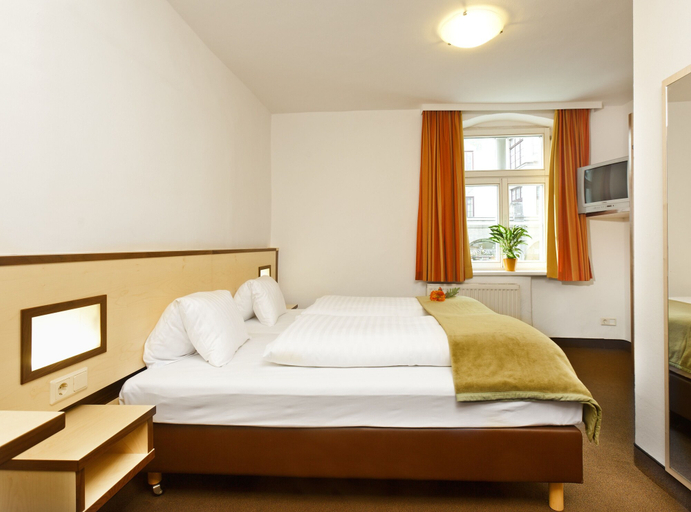 Bedroom 5, Hotel Goldene Krone, Innsbruck