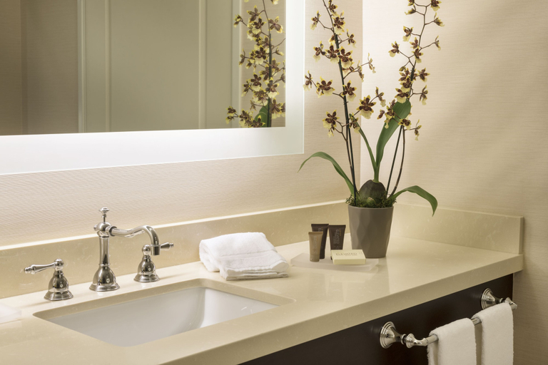 Bathroom 5, Ayres Hotel Orange, Orange