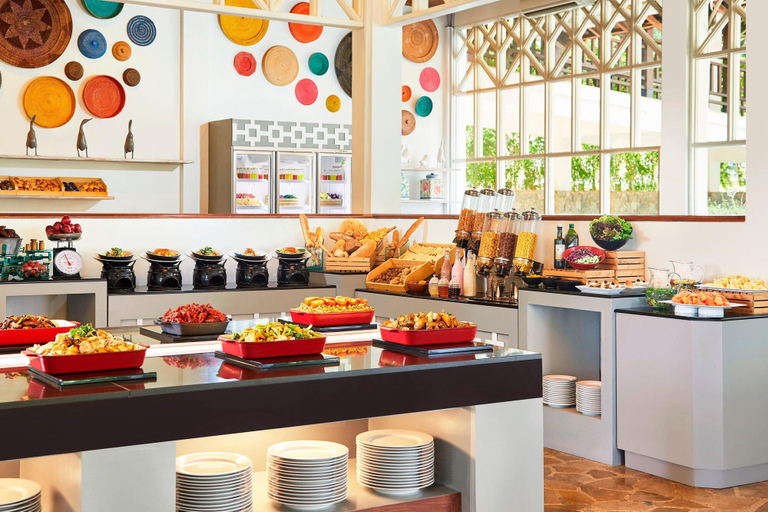 Sheraton Senggigi Beach Resort - Food & Drinks