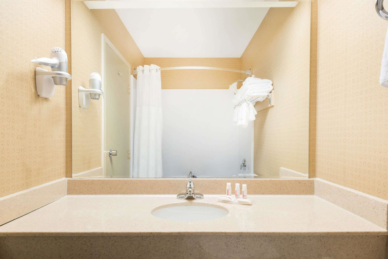 Bathroom 3, Ramada by Wyndham St. John's, Division No. 1