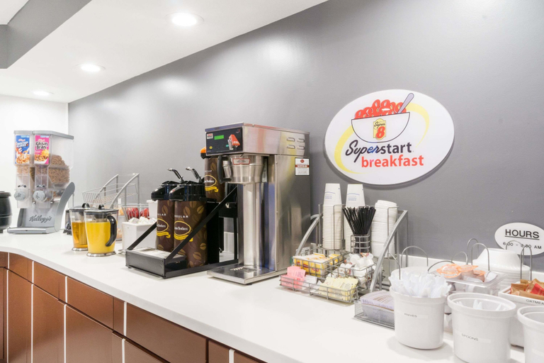 Food & Drinks 5, Super 8 by Wyndham Zanesville, Muskingum