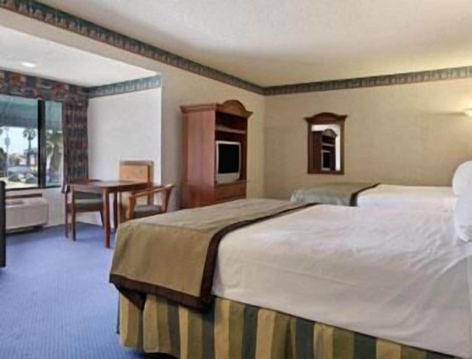 Bedroom 2, Travelodge by Wyndham Ocean Front, Orange