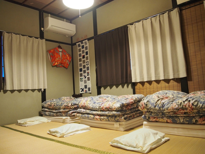 Bedroom 2, Kakure-Yado Yuji-inn - Hostel, Kurashiki