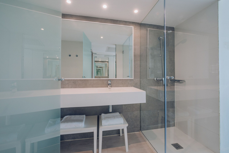 Bathroom 5, Iberostar Waves Cala Millor -Adults Only, Baleares