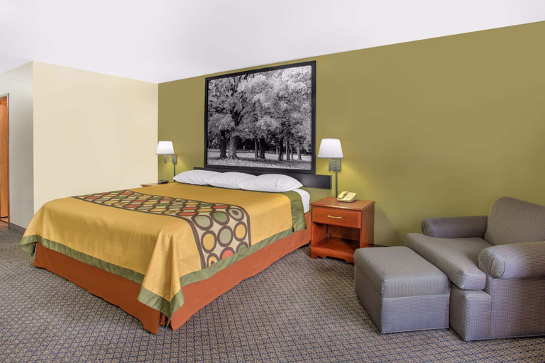 Bedroom 3, Super 8 by Wyndham Galva, Henry