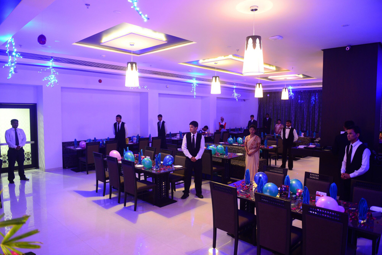 Food & Drinks 5, Narayani Heights Hotel and Resort, Gandhinagar