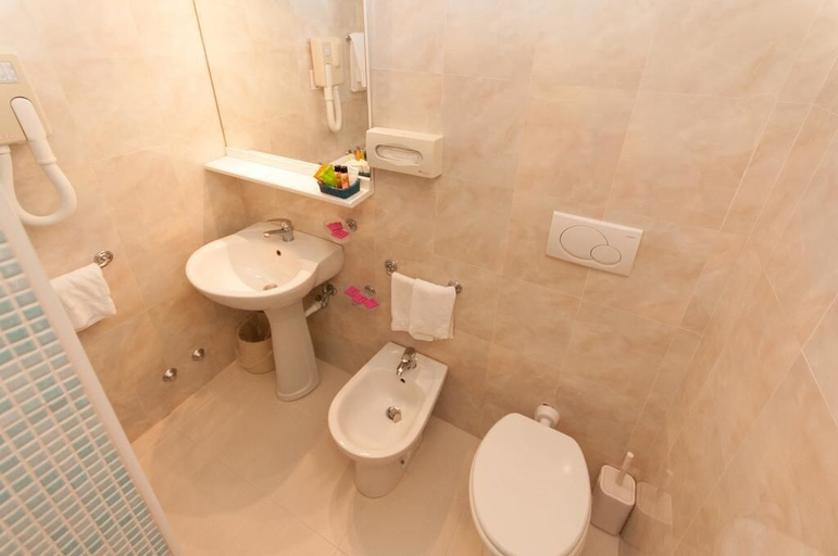 Bathroom 5, Hotel San Luca, Arezzo
