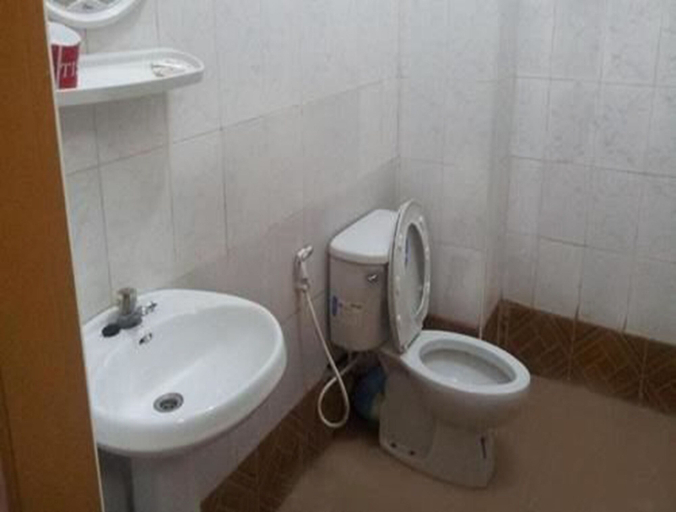 Bathroom, Royal Flower Guest House, Mandalay