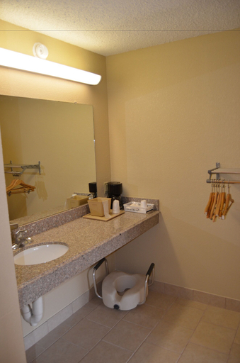 Bathroom 4, Plaza Inn Big Spring, Howard