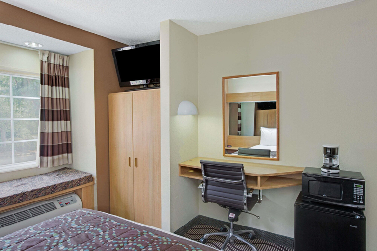 Bedroom 3, Microtel Inn by Wyndham Charlotte/University Place, Mecklenburg