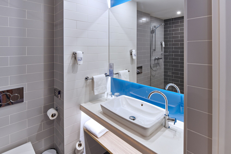 Bathroom 5, Holiday Inn Express GIBRALTAR by IHG, Gibraltar