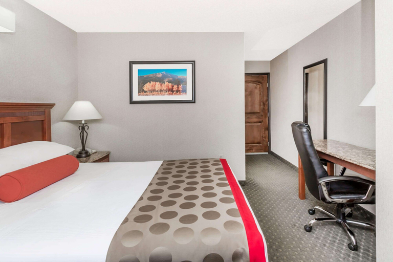 Bedroom 2, Ramada by Wyndham Frisco, Summit