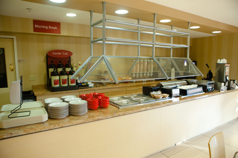 Food & Drinks 4, TownePlace Suites by Marriott Rochester, Olmsted