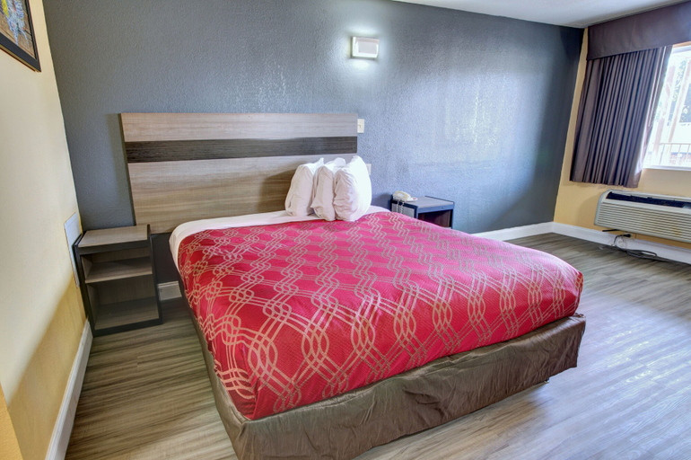 Bedroom 3, Econo Lodge at Military Circle, Norfolk