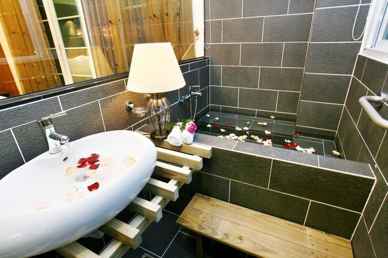 Bathroom 4, Taiping Mountain Spring Love, Yilan